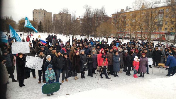 Truck drivers #protest today in a dozen cities across #Russia. Their protest is increasingly political 