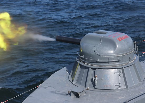 Russia: Largest landing hovercraft 'Mordovia' performed live artillery firing and exercised for coast assault OP  