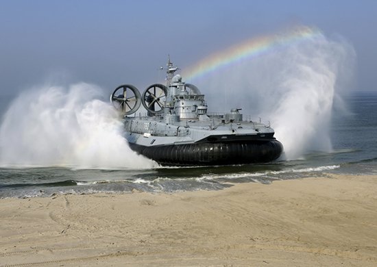 Russia: Largest landing hovercraft 'Mordovia' performed live artillery firing and exercised for coast assault OP  