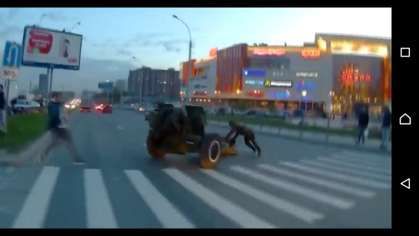 Novosibirsk. D-30 howitzer runs amok during parade rehearsal 