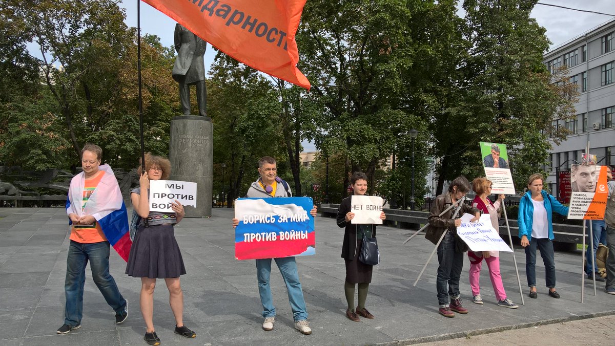 Despite attack on activists anti-war protest continues in Moscow