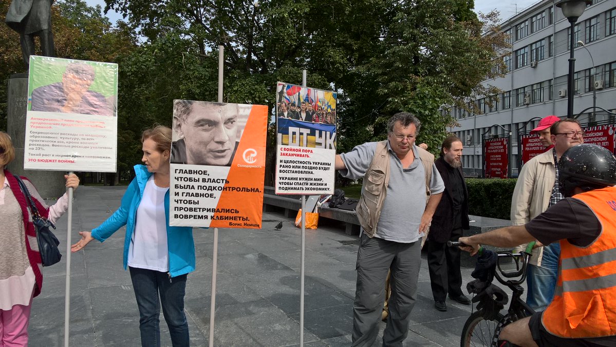 Despite attack on activists anti-war protest continues in Moscow