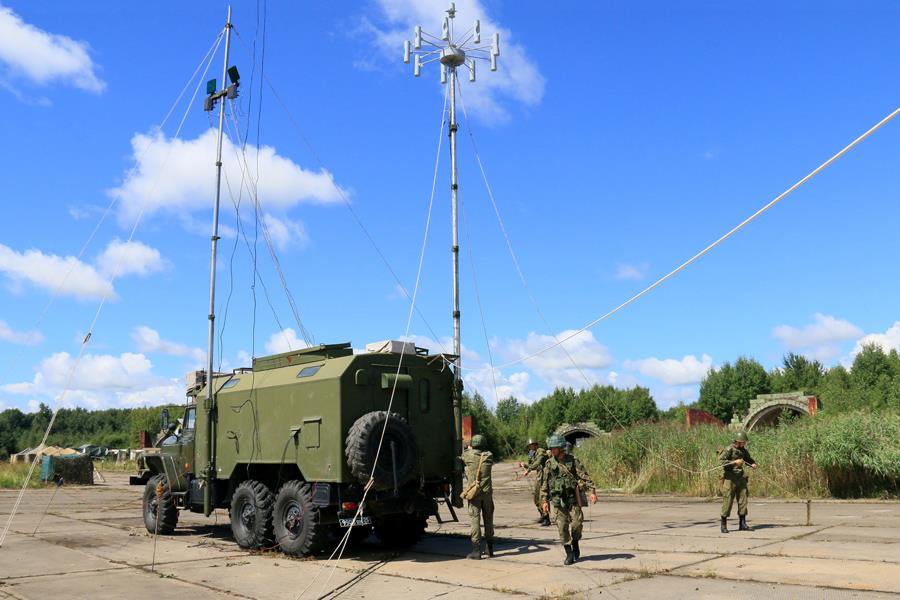 Electronic Warfare units @ Russian Eastern Military District exercise with Rtut-BM Murmansk Krasukha-4 Zhitel and Leer  