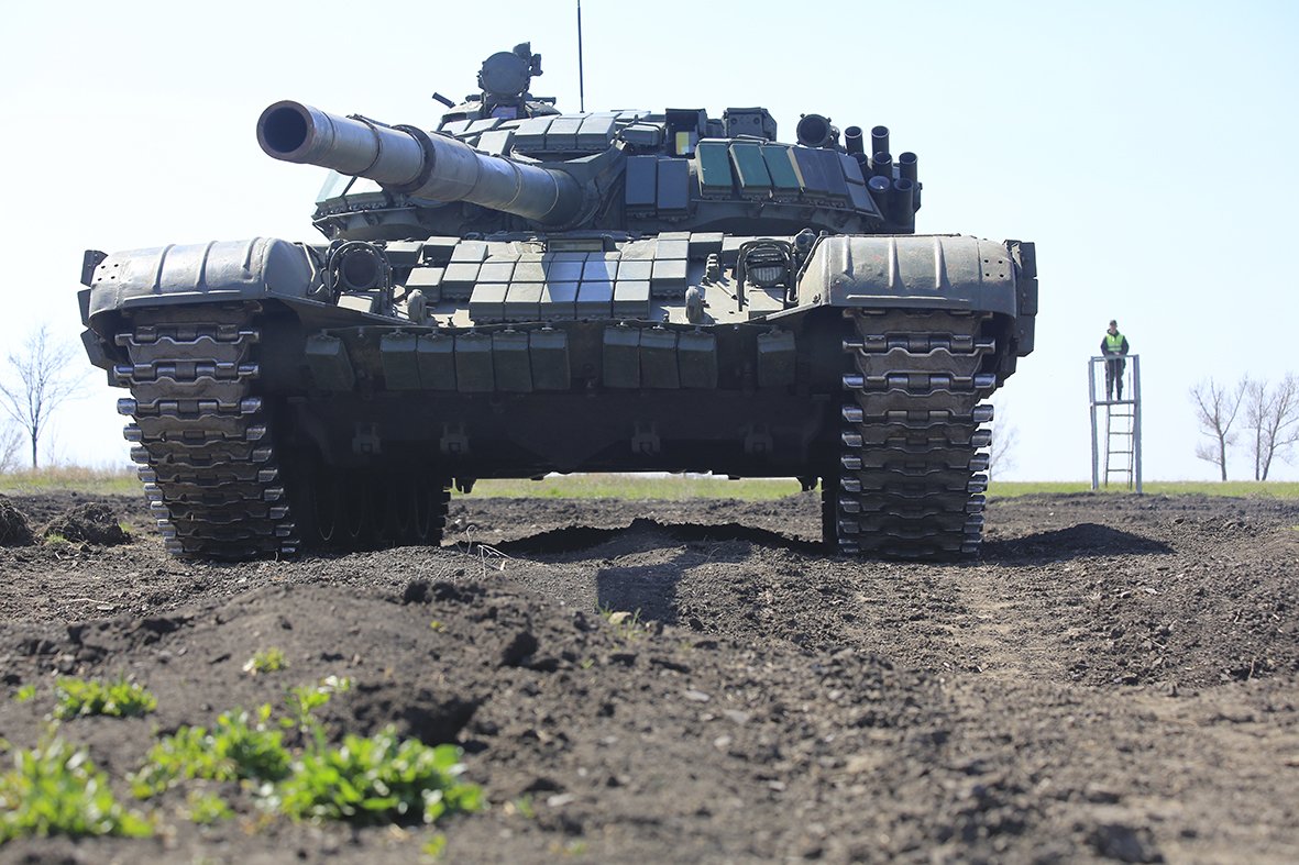 T72B1 tanks drill in Rostov region at Kadamovsky firing range