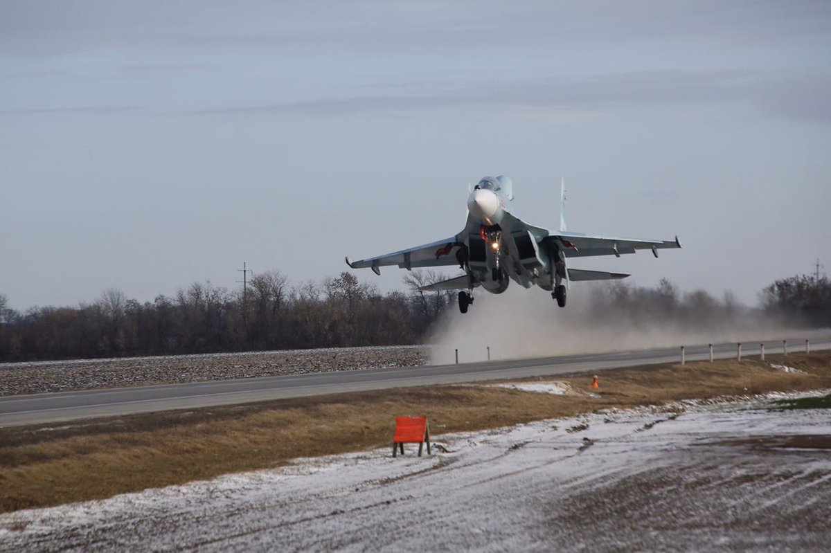 Ministry of Defense of Russia: Crews of Su-30M2 fighters and Su-34 of the Southern Military District for the first time fulfilled the conveyor landing of aircraft on the road in the Rostov region within the framework of the flight tactical exercise