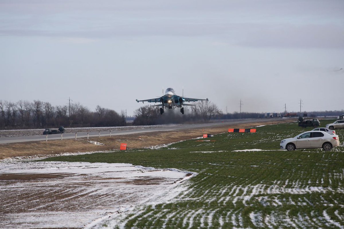 Ministry of Defense of Russia: Crews of Su-30M2 fighters and Su-34 of the Southern Military District for the first time fulfilled the conveyor landing of aircraft on the road in the Rostov region within the framework of the flight tactical exercise