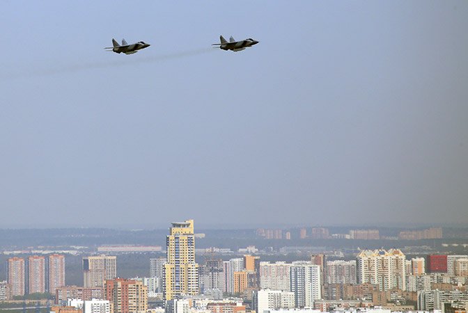 Mig-31K with Kinzhal missile over the Moscow today