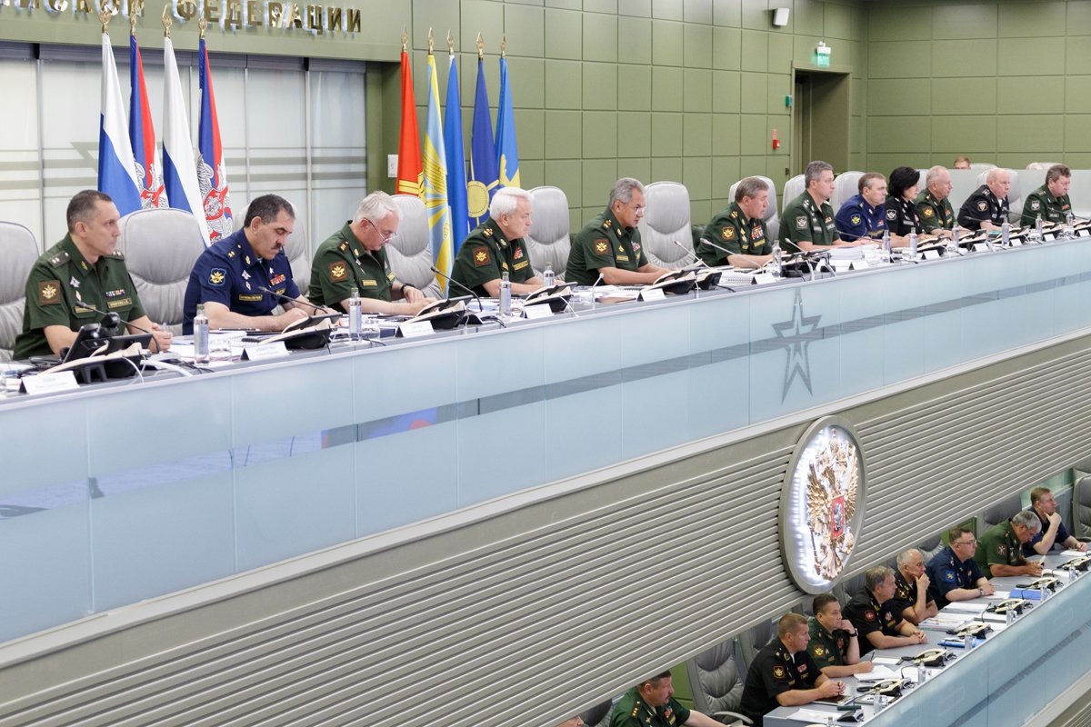 Russian Ministry of Defense: today in National Defense center General Shoigu held meeting of top commanders of Russian army