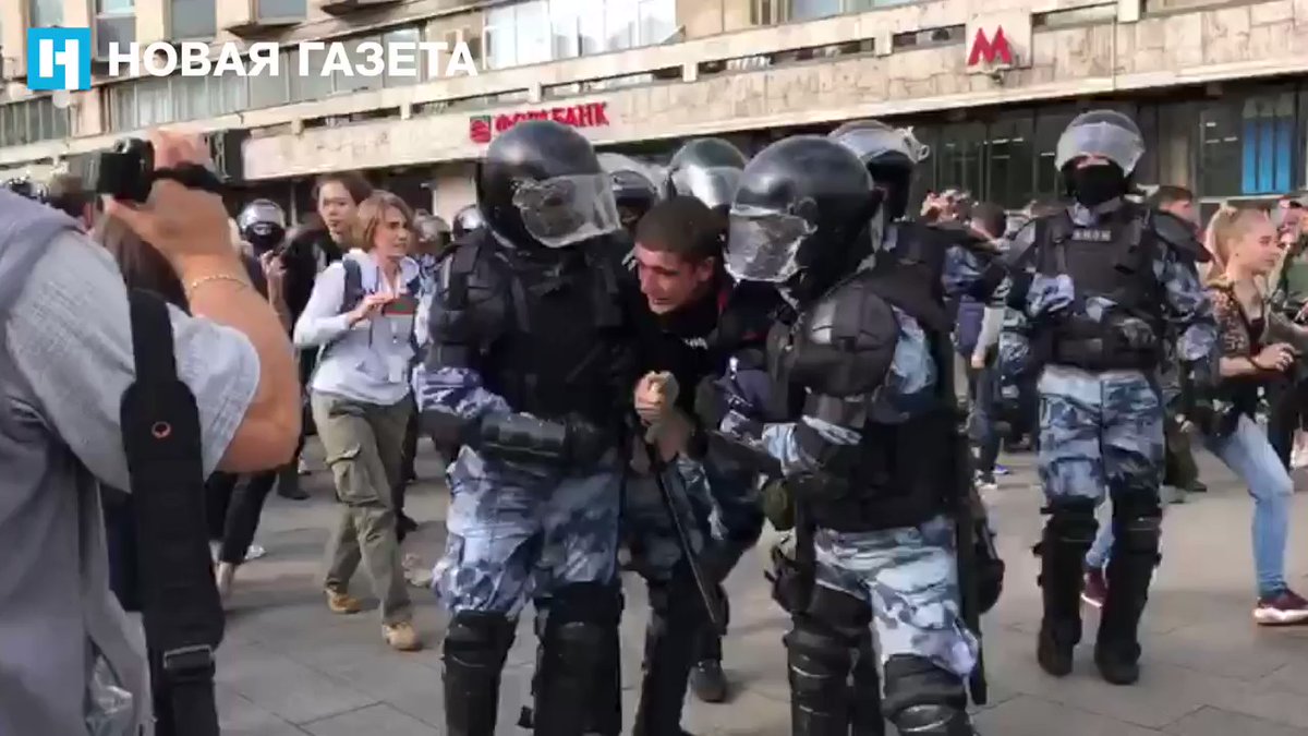 Protesters are being detained at Pushkinskaya in Moscow