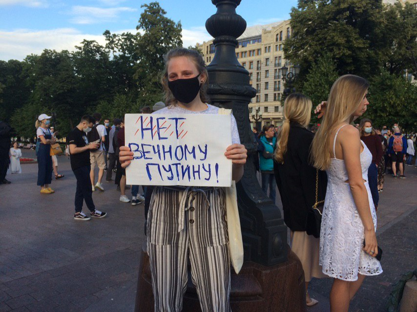 Гражданин пришел в магазин. Кто надел аватарки на Пушкинской площади.