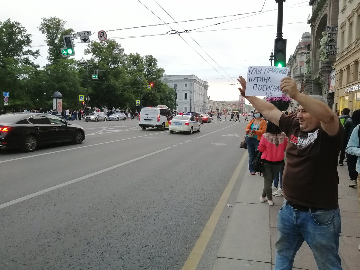 Работа в москве народ. People in Moscow. Black people's in Moscow.