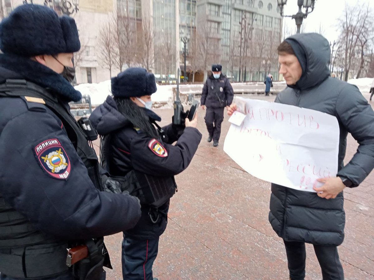 Two picketers were detained in Moscow's Pushkin Square with signs saying Free political prisoners. I want to live in a free country and I'm against torture and repressions in Russia