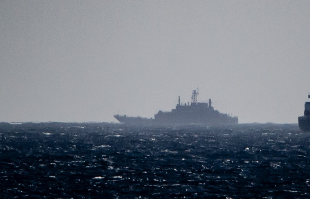 Russian fleet of at least three landing ships just entered the Med via the Strait of Gibraltar. Record shots of ships