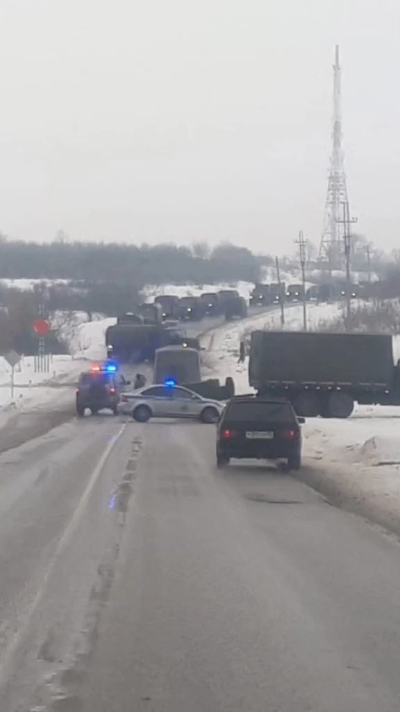 Military filmed in Rossosh in Voronezh region near border of Ukraine