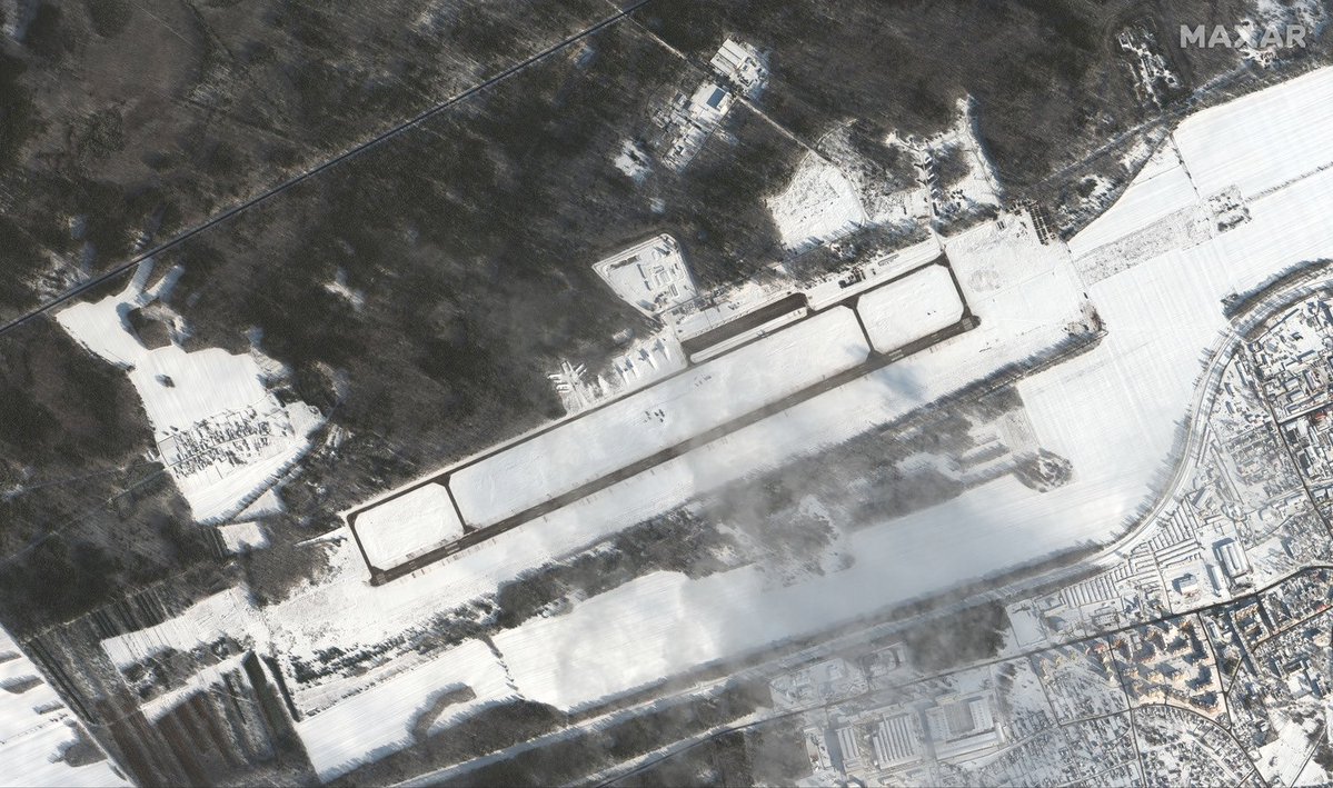 New satellite images of Russian military buildup within Belarus, in Yelsk, Rechitsa and Luninets airfield. The images focus on the new troop and equipment deployments, local training activity and the arrival of Su-25 ground attack aircraft