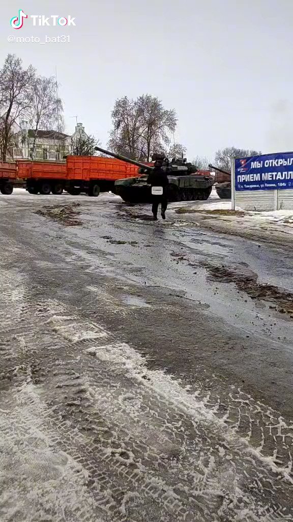 Tanks filmed in Tomarovka, Belgorod region