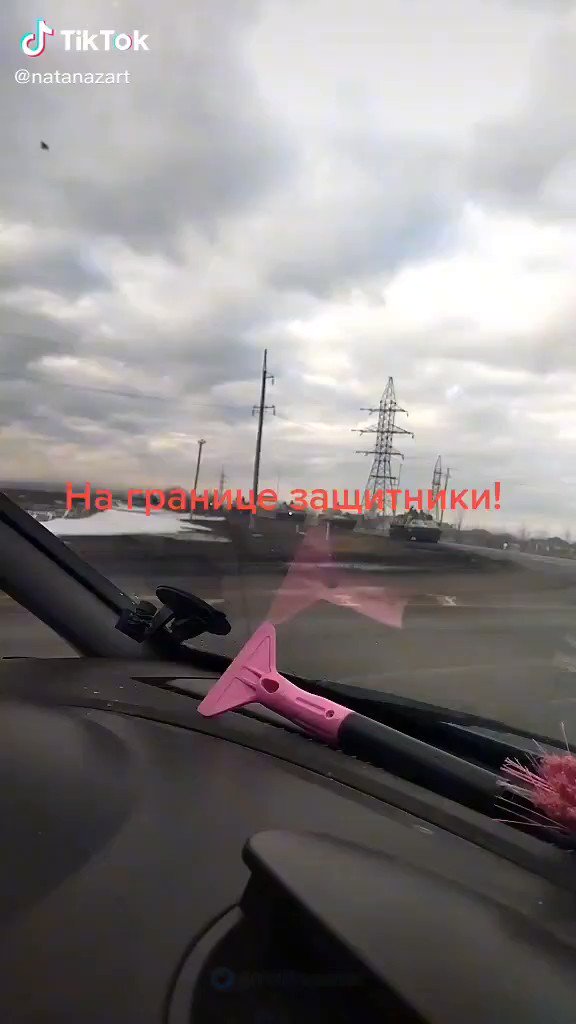 На границе Украины в Белгородской области сняли колонну российских военных
