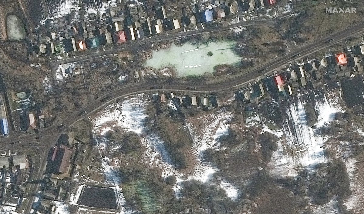 Russian convoys and towed artillery are moving south and positioned within 50 miles of Kharkiv, Ukraine's second largest city, per satellite photos today.  camera:@Maxar