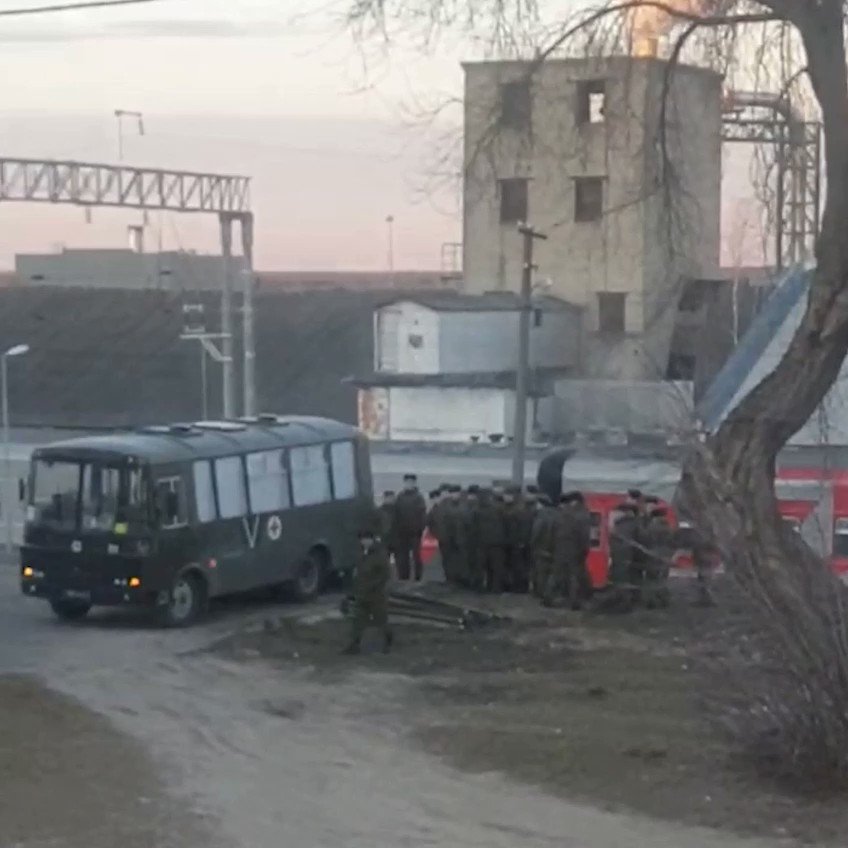 Industrial estate in Mozyr, Belarus. Russian soldiers loading the killed and wounded onto a special train back to Russia. At least eight such military ambulance buses were spotted in Mozyr today