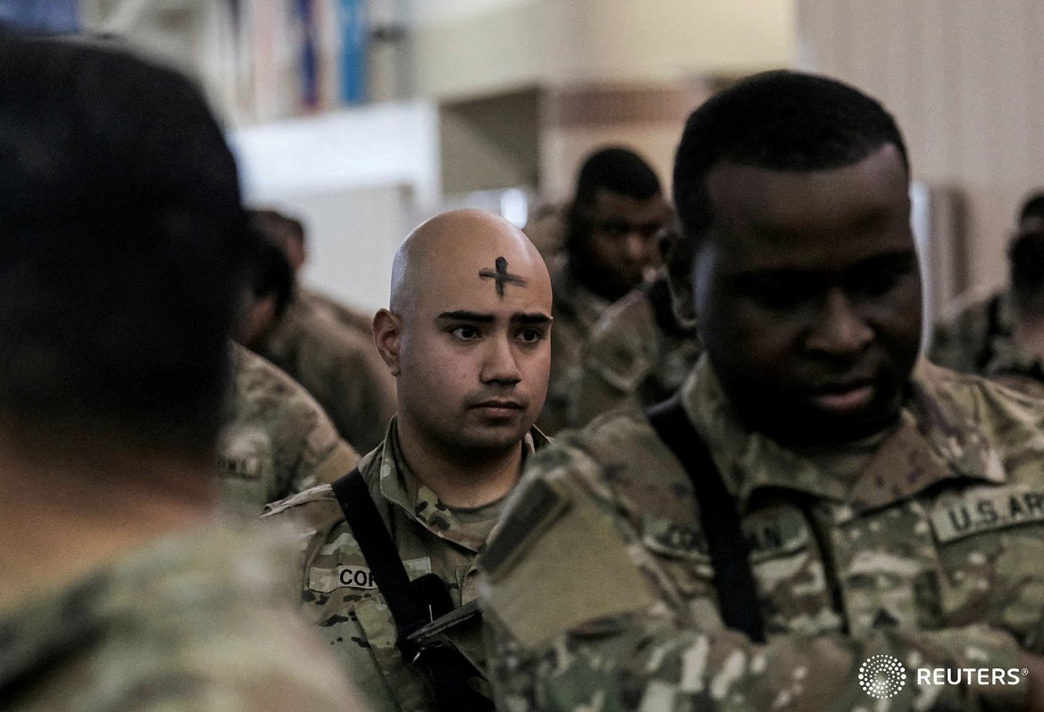 Soldiers from the U.S. Army's 1st Armored Brigade Combat Team wait to board a transport plane bound for eastern Europe on a deployment launched in response to the invasion of Ukraine by Russia, at Hunter Army Airfield, Georgia, U.S., March 2, 2022. REUTERS/Michael A. McCoy