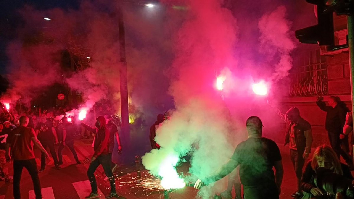 Protests in support of Russia in Belgrade again, smoke bombs dropped in front of the Presidency of Serbia