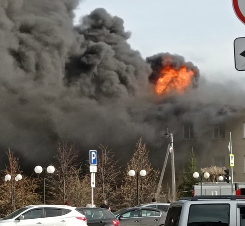 Mall-ul este în flăcări în Ishim din regiunea Tyumen