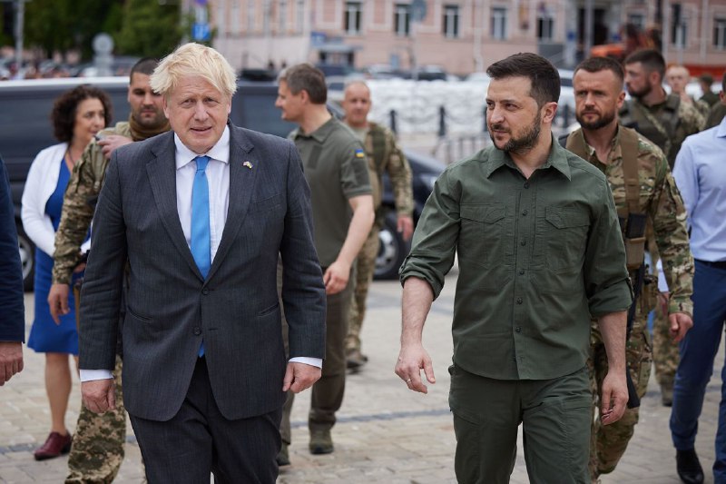 Cumhurbaşkanı Volodymyr Zelensky, Kyiv'de Başbakan Boris Johnson ile bir araya geldi.