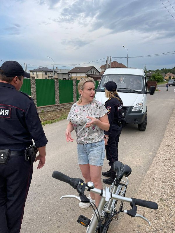 Marina Ovsyannikova, a former employee of Channel One, was detained by the police