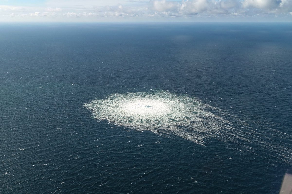 Pictures from F-16 of gas leak in the Baltic Sea