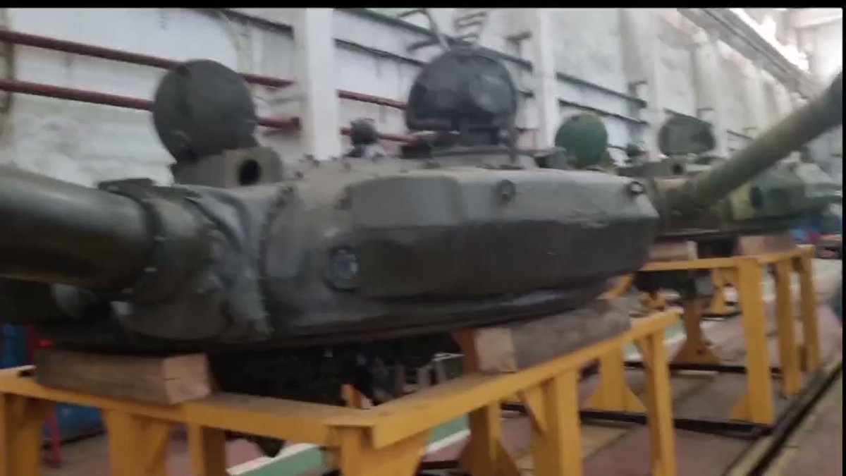 Russland rüstet 800 T-62-Panzer für den Kampfeinsatz in der Ukraine auf