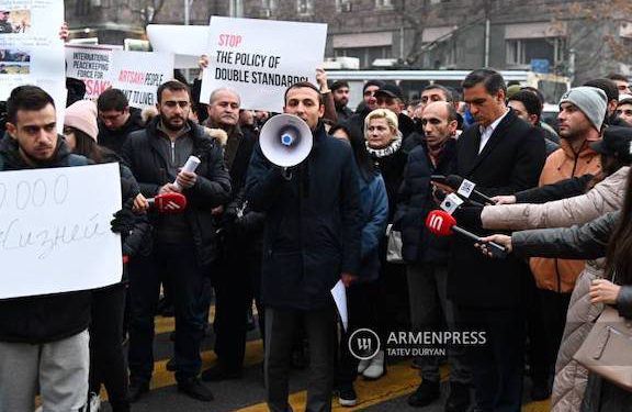 Nagorny Karabakh's HRD @Gegham_Nagorny Karabakh, who is holding protests in front of various foreign embassies in Yerevan, called on Russia to curb Azerbaijan's actions and violations of the Nov. 9, 2020 agreement, as a blockade of the Lachin Corridor entered its 4th day