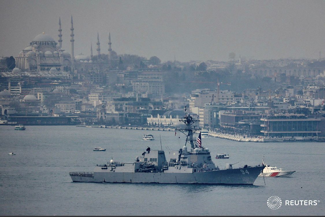 .@USNavy-ov razarač s navođenim projektilima klase Arleigh Burke USS Nitze, pripojen @GHWBCVN77, posjećuje Istanbul prije nego što nastavi u stožer turske mornarice u Gölcüku radi pristajanja u luku. Posljednjih 5 mjeseci, USS George HW Bush ostao je u Sredozemnom moru usred ruske invazije na Ukrajinu