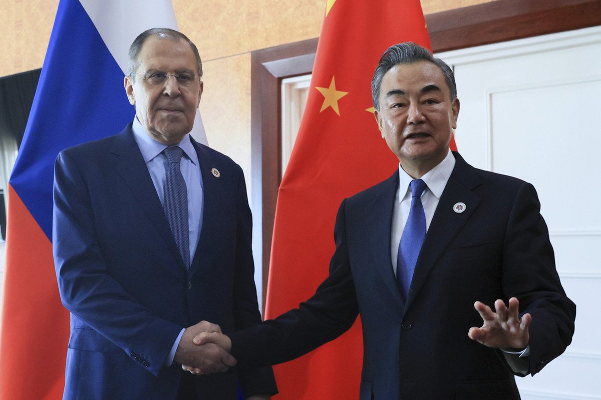Kinas utrikesminister Wang Yi träffade Rysslands utrikesminister Sergey Lavrov i Moskva