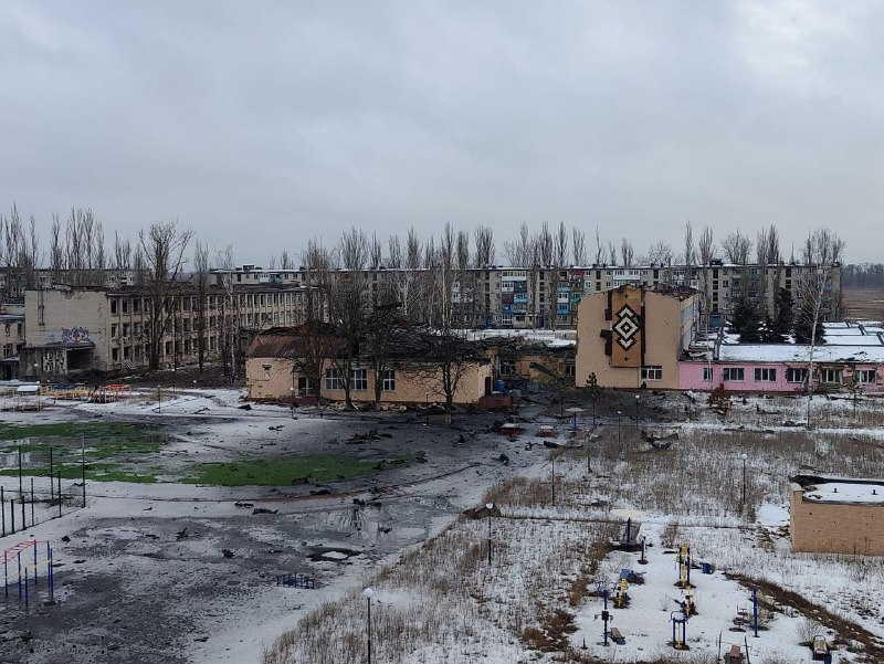 L'esercito russo ha bombardato oggi Avdiivka con l'artiglieria. Un attacco aereo ha distrutto la scuola numero 2