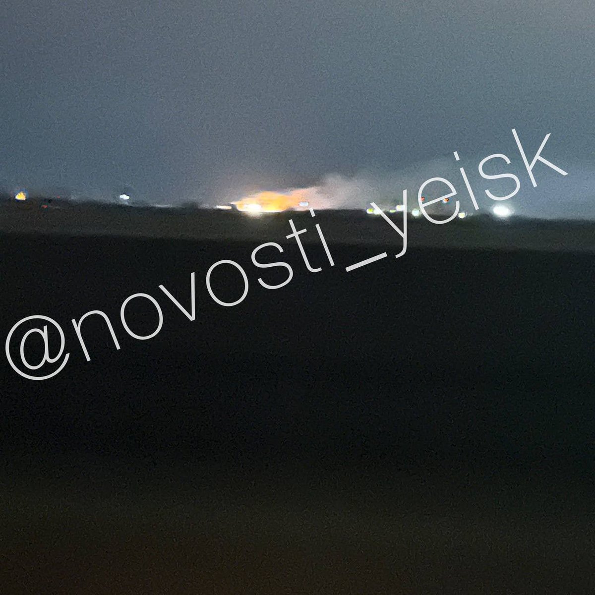 Požiar a výbuchy boli hlásené neďaleko leteckej základne v Yeysku v Krasnodarskom kraji