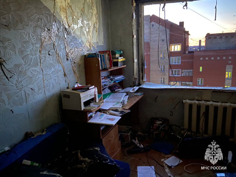 Hushållsgasexplosion i bostadslägenhetskvarter i Neftekamsk, Ryssland. Inga skadade