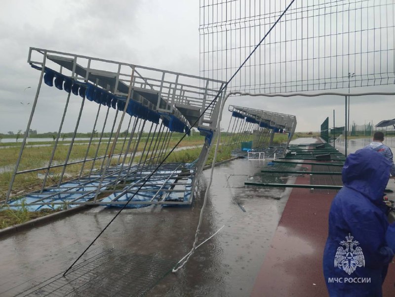 1 person dödades, 10 skadades när tribunen kollapsade vid kanalen i Rostov