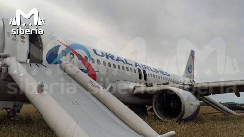 Airbus A320 Ural Airlines núdzovo pristál na poli pri Novosibirsku, bez obetí