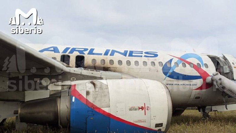 Airbus A320 Ural Airlines núdzovo pristál na poli pri Novosibirsku, bez obetí