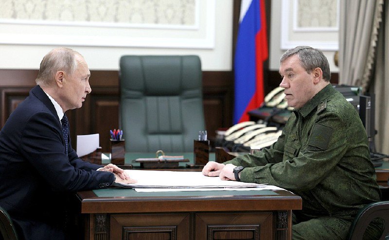 普京在罗斯托夫的俄罗斯对乌克兰战争总部会见总参谋长格拉西莫夫