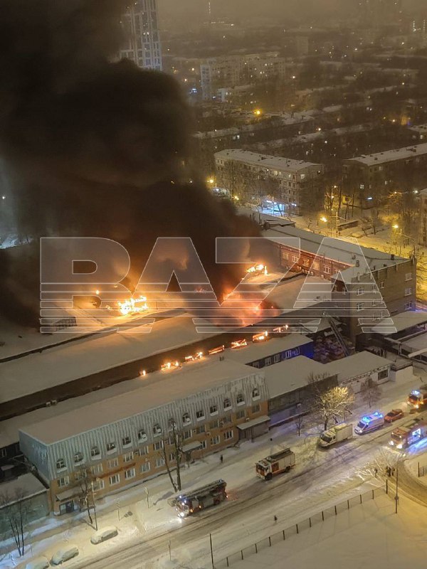 آتش سوزی بزرگ در کارخانه وسایل نقلیه ویژه در مسکو