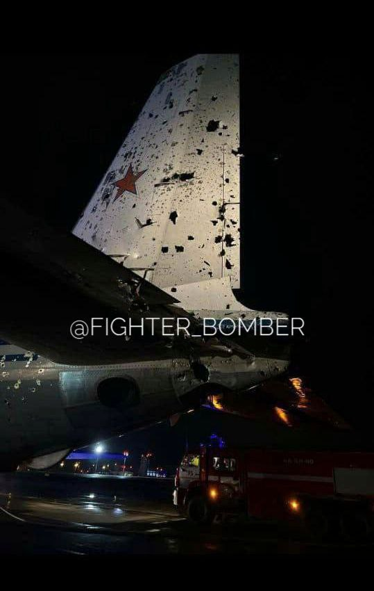به گزارش کانال تلگرامی فایتربومبر هوادار جنگ که این تصویر را منتشر کرده است، Il-22M آسیب دیده اما خدمه آن موفق شدند آن را به پایگاه بازگردانند.