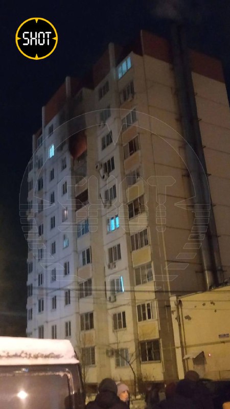 După explozii raportate în casa rezidențială Voronezh avariată de resturi de drone sau rachete de apărare aeriană