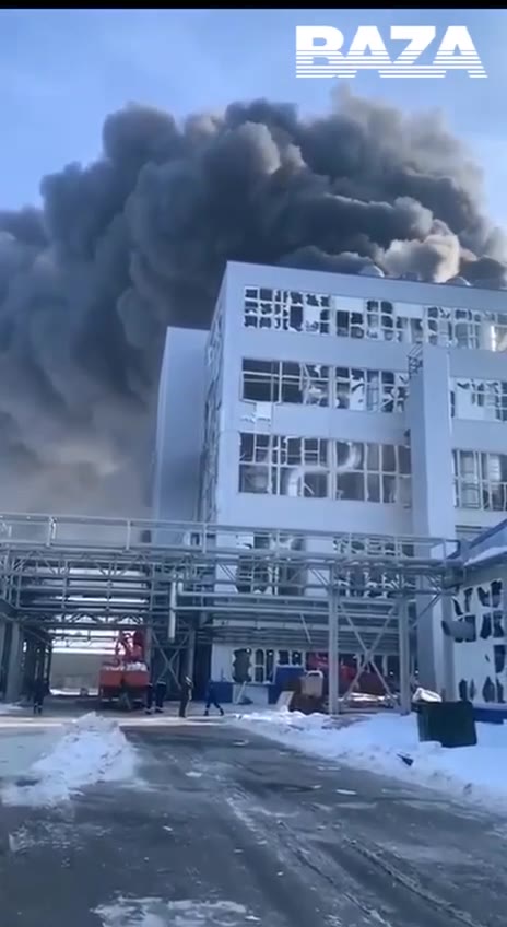 Bei einem Brand im Polyesterwerk Shakhtinsky in der Region Rostow wurden vorläufig zwei Menschen verletzt