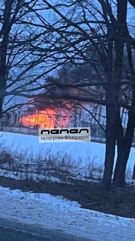 Trafostanica se zapalila u selu Volokonovka u Belgorodskoj oblasti kao rezultat napada drona