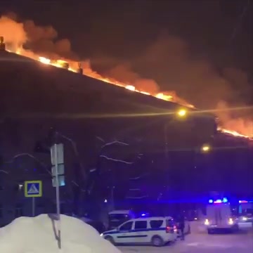 Крупный пожар в доме в Москве.