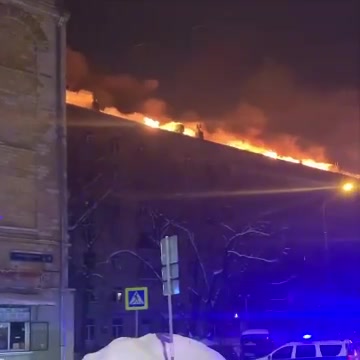 Буйны пажар у жылым доме ў Маскве
