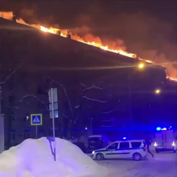 Крупный пожар в доме в Москве.