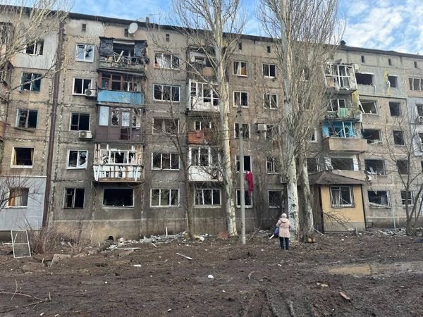 3 osobe ubijene, uključujući dijete i trudnicu, još 12 ranjeno kao posljedica ruskog bombardiranja Selydova