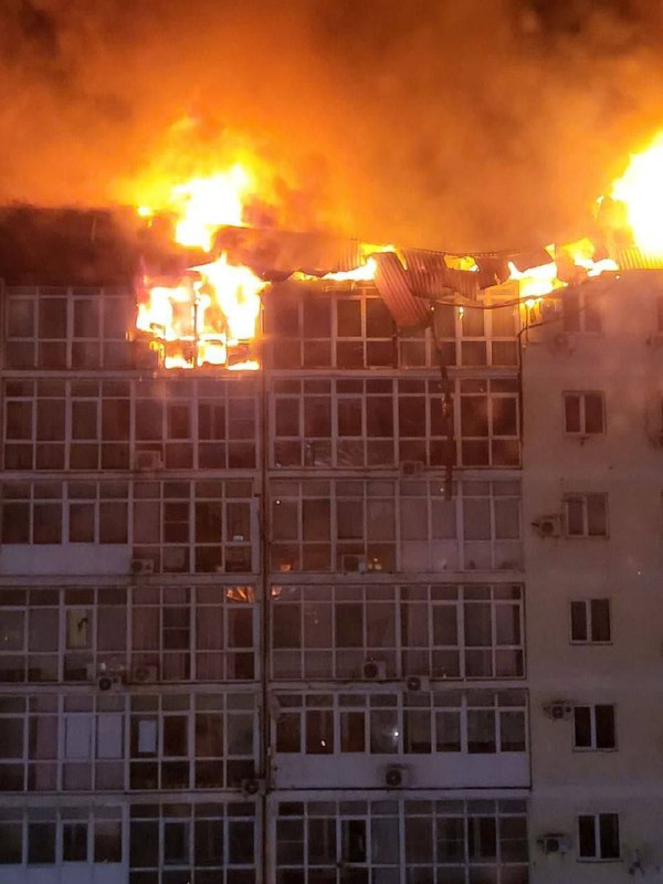 Big fire at residential house in Anapa, 420 residents evacuated